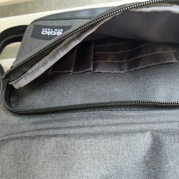 Solo New York Crossbody bag. - Picture 5 of 6